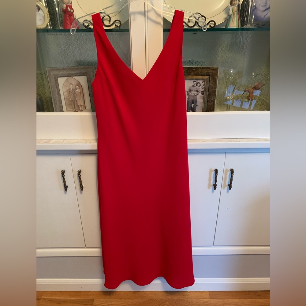 Red Sleeveless DeepV-Neck Sheath Dress
